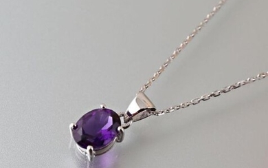 Pendant and its chain with chainmail forçat, it is decorated with an amethyst oval size calibrating approximately 1,02 carats.