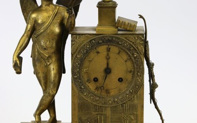 Pendule borne en bronze doré représentant... - Lot 357 - Art Valorem