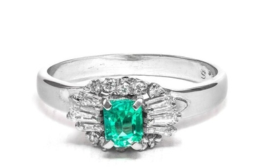 Platinum - Ring - 0.34 ct Emerald - 0.22 Diamonds - No Reserve Price