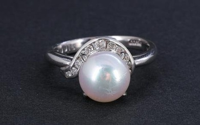 Platinum South Sea Pearl & Diamond Ring