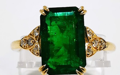 Ring - 18 kt. Yellow gold, Emerald 2.60ct Minor Oil Emerald - Zambia - Diamond