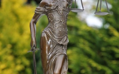 Sculpture, Godin van gerechtigheid; de belichaming van orde en recht. - 41 cm - bronze marble