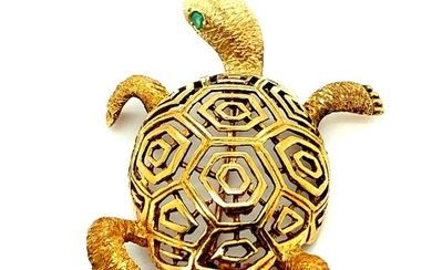 Signed 18K Yellow Gold Turtle Brooch