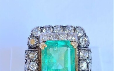 Silver, Yellow gold - Ring - 4.80 ct Emerald - Diamonds