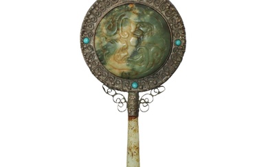 Specchio con giada nefrite intarsiata con turchesi, risalente alla dinastia...
