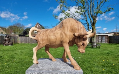 Statue, XL Carved Wood Bull 42cm - 31 cm - Wood