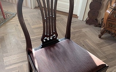 Ten mahogany dining chairs, George III shape. 20th century. H. 97 cm. W. 57 cm. D. 47 cm. (10)