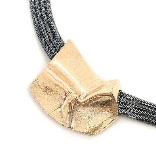 SOLD. Toftegaard: An oxidized sterling silver necklace with a 14k gold pendant. L. 45 cm....