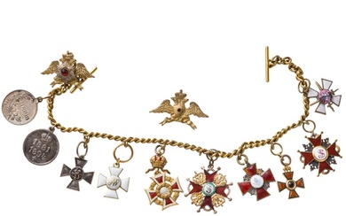 Un collier miniature de dix pièces avec des décorations de Russie et d'Autriche et deux...