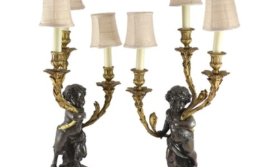 Une paire de candélabres à trois lumières en bronze et bronze doré du 19ème siècle,...