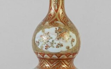 Vaso a forma di zucca in porcellana a fondo oro