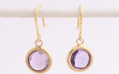 Yellow gold earrings, 750/000, with amethyst. Yellow