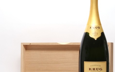 1 bt. Dmg. Champagne “Grande Cuvée”, Krug A (hf/in). Oc.