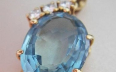14K Gold Pendant with Santa Maria Color Blue Aquamarine