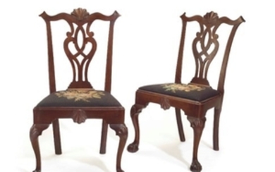 A PAIR OF CHIPPENDALE CARVED MAHOGANY SIDE CHAIRS, PHILADELPHIA, 1760-1780