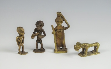 (-), 4 diverse bronzen figuratieve goudgewichten, Asante, Ghana,...