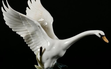 Hutschenreuther Swan Figurine