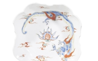 A Japanese Kakiemon palette-decorated porcelain shaped "Dragon" bowl edo...