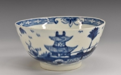 A Lowestoft Willow pattern circular bowl, painted in