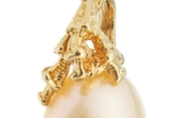 Gilbert Albert, pendentif or jaune 750 texturé sertis d'une perle de culture blanche