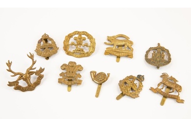 9 WWI all brass Infantry cap badges: Queens, Leicestershire,...