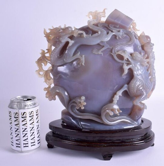 A RARE LARGE EARLY 20TH CENTURY CHINESE CARVED AGATE