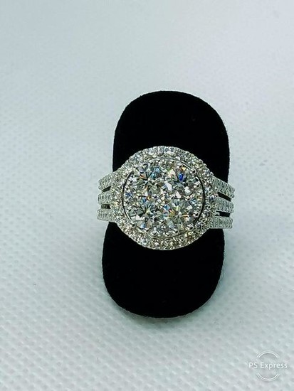 Exclusive Diamond Ring
