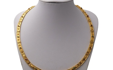 A 18k yellow gold necklace