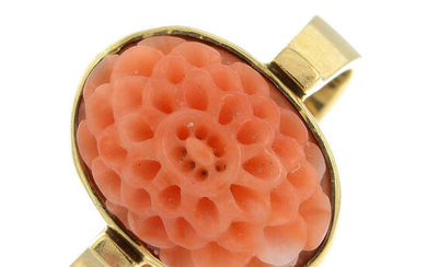 A 9ct gold carved coral flower ring.
