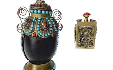 A CHINESE WHITE METAL SNUFF BOTTLE AND