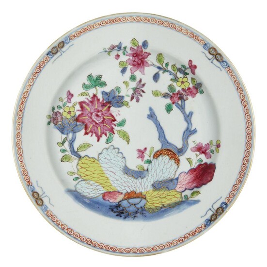 A Chinese export porcelain 'Tobacco Leaf'-style plate, late 18th century...