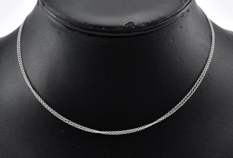 A FINE TRACE CHAIN BY TIFFANY & CO IN 18CT WHITE GOLD, TOTAL LENGTH 760MM, TOTAL WEIGHT 2.5GMS