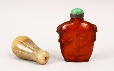 A GOOD 19TH CENTURY CHINESE CARVED AMBER SNUFF BOTTLE