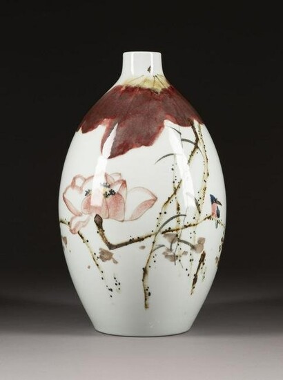 A JINGDEZHEN VASE DECORATED WITH LOTUS