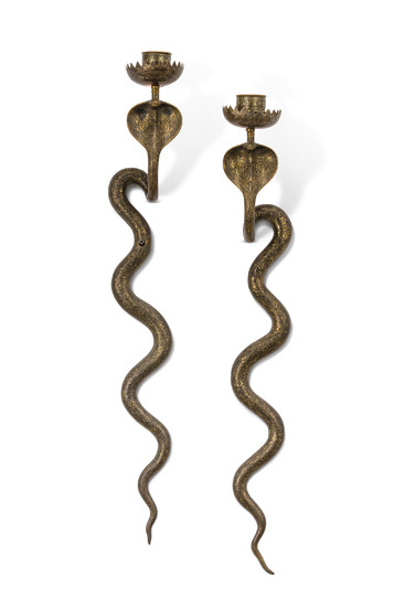 A PAIR OF INDIAN GILT-DAMASCENED ONE-LIGHT WALL SCONCES, LATE 19TH/EARLY 20TH CENTURY