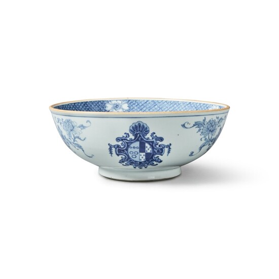A Rare Chinese Export Blue and White Armorial Small Punch Bowl Qing Dynasty, Yongzheng Period, Circa 1728 | 清雍正 約1728年 青花花卉紋章圖盌