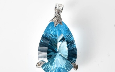 A TOPAZ AND DIAMOND PENDANT IN 9CT WHITE GOLD, THE FANCY PEAR CUT TOPAZ WEIGHING 22.41CTS, LENGTH 30MM
