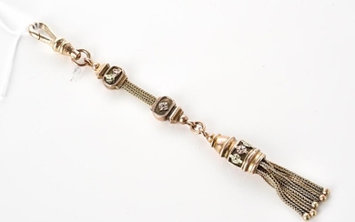 A VICTORIAN FOB ORNAMENT IN TRI COLOUR 9CT GOLD AND GOLD LINING, TOTAL LENGTH 10CM
