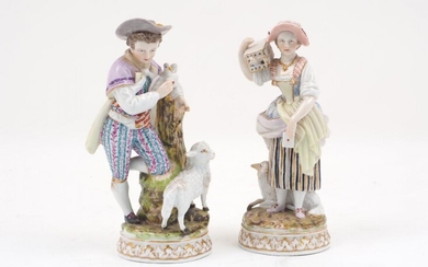 AMENDMENT: Please note that the two figurines are in the...