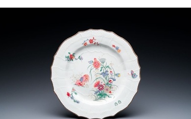 A porcelain Kakiemon-style plate, France, Chantilly, 18th C....