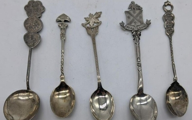 A small collection of silver teaspoons (five pieces)