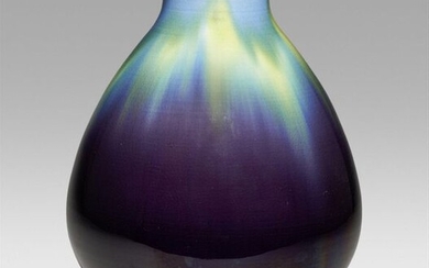 A tall Kutani vase, by Tokuda Masahiko (1933-2009). Around 1980...