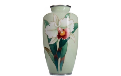 AN EARLY 20TH CENTURY JAPANESE CLOISONNE VASE