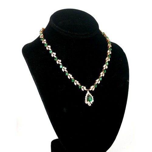 AN IMPRESSIVE FRENCH 18CT GOLD, DIAMOND AND EMERALD NECKLACE...
