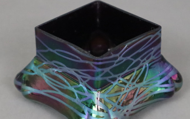 ART NOUVEAU VASE - early 20s. Century, iridescent glass with thread decoration.