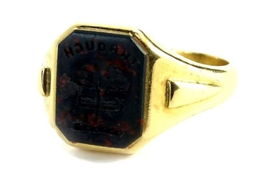 An 18ct gold gentleman's signet ring, set with octagonal...