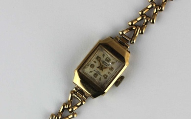 An Accurist 9ct gold shaped rectangular cased lady's bracelet wristwatch