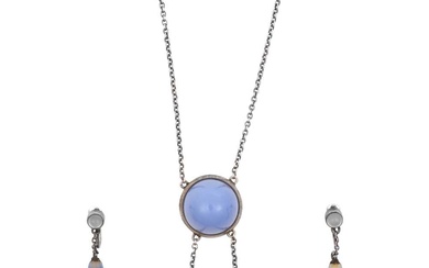 An Early 20th Century Chalcedony Négligée Necklace and A Pair...