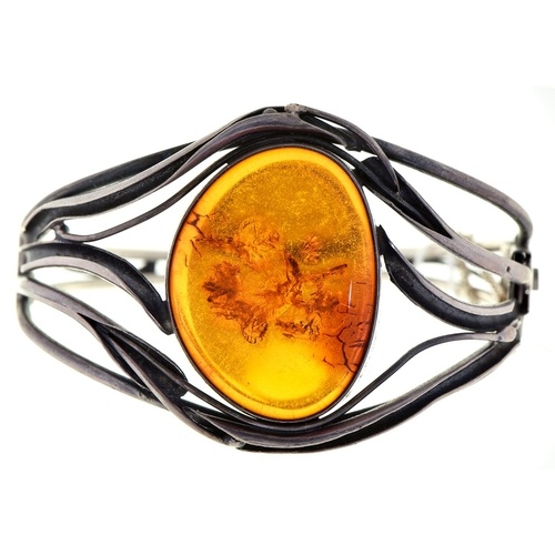 An amber set silver bangle