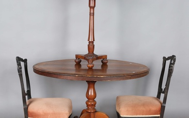 An early Victorian mahogany circular wine table, on a triform base, height 71cm, diameter 37cm, toge